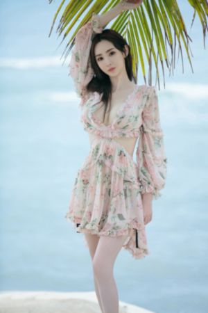 欧美风服装店射灯_剧情片高清视频播放