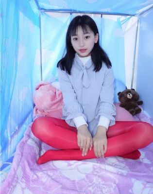 娇妻在客厅被黑人玩得呻吟_快播高清无删减WWW